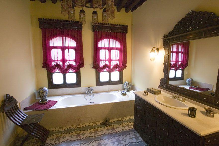 Talisman Hotel traditional Damascene courtyard with fountain